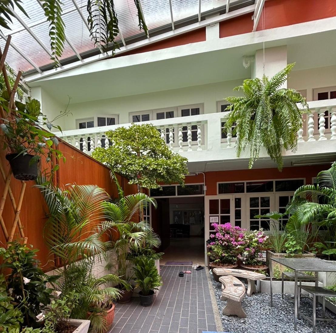 Vonden Garden By Merry V Bangkok Bagian luar foto