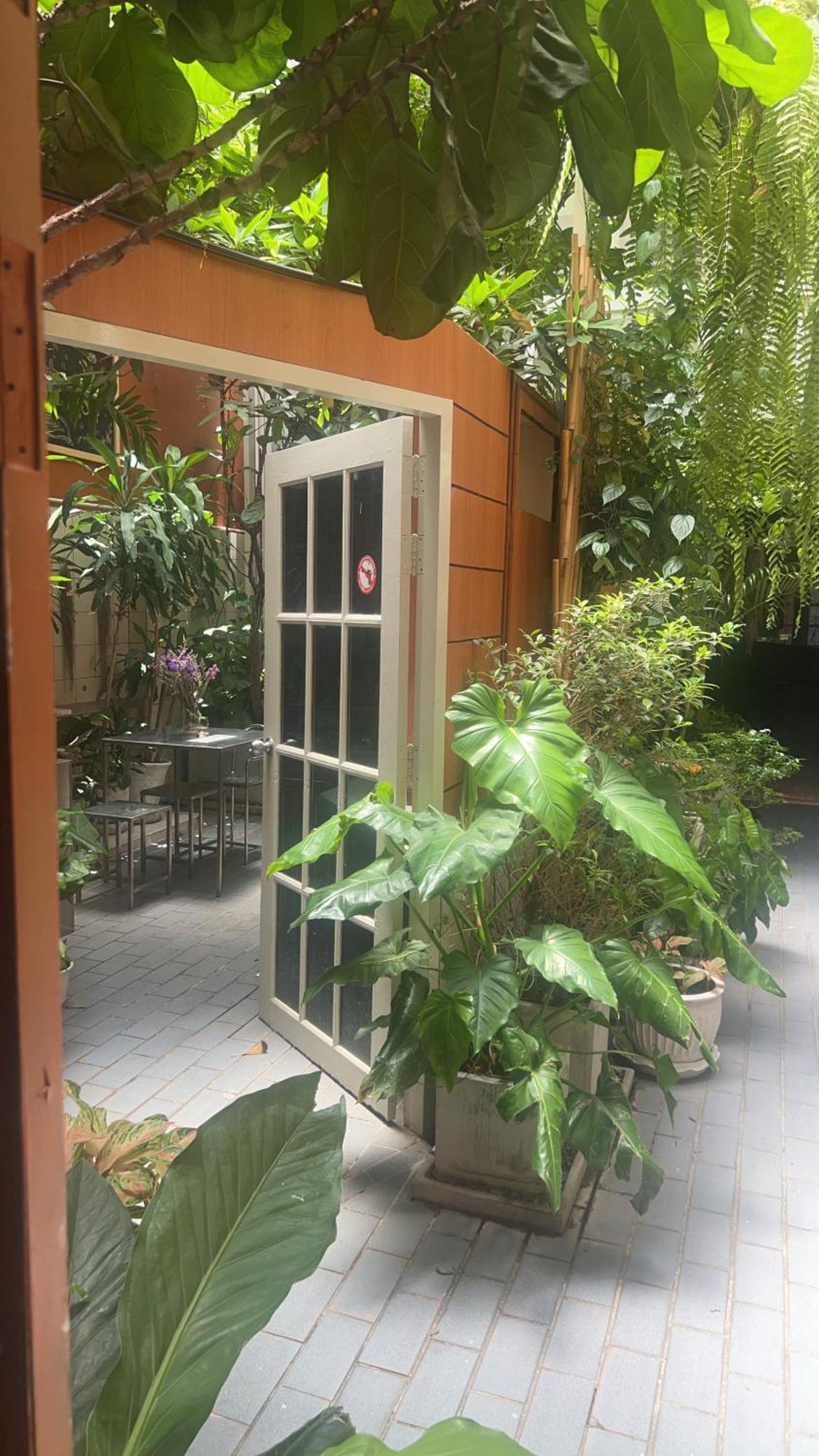 Vonden Garden By Merry V Bangkok Bagian luar foto
